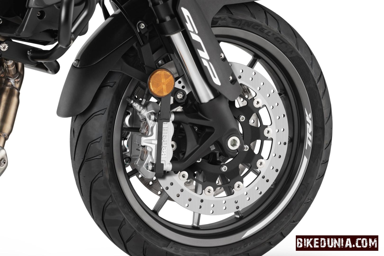 Benelli TRK 502 320 mm Dual Disc Brakes