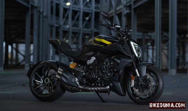 Ducati Diavel V4 Black Roadster Livery