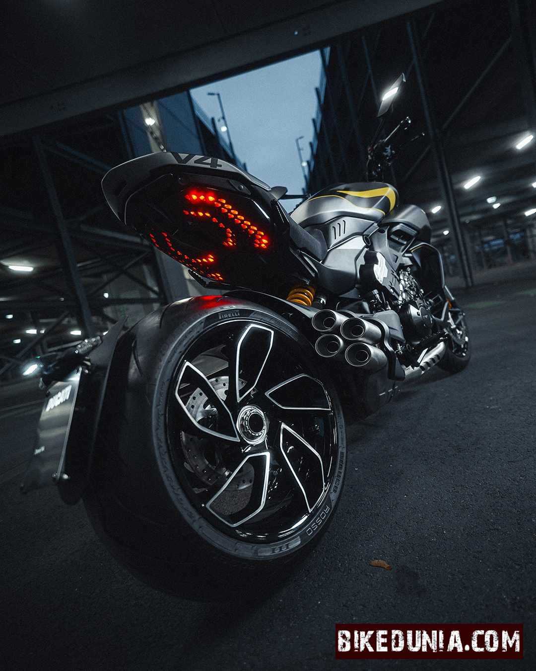 Ducati Diavel V4 Black Roadster Livery