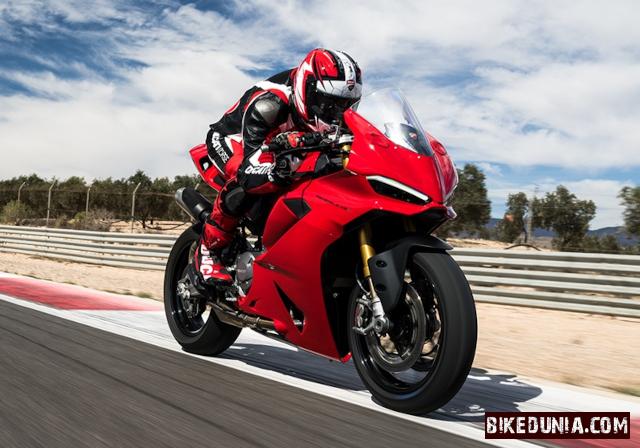 Ducati Panigale V2 S 2025