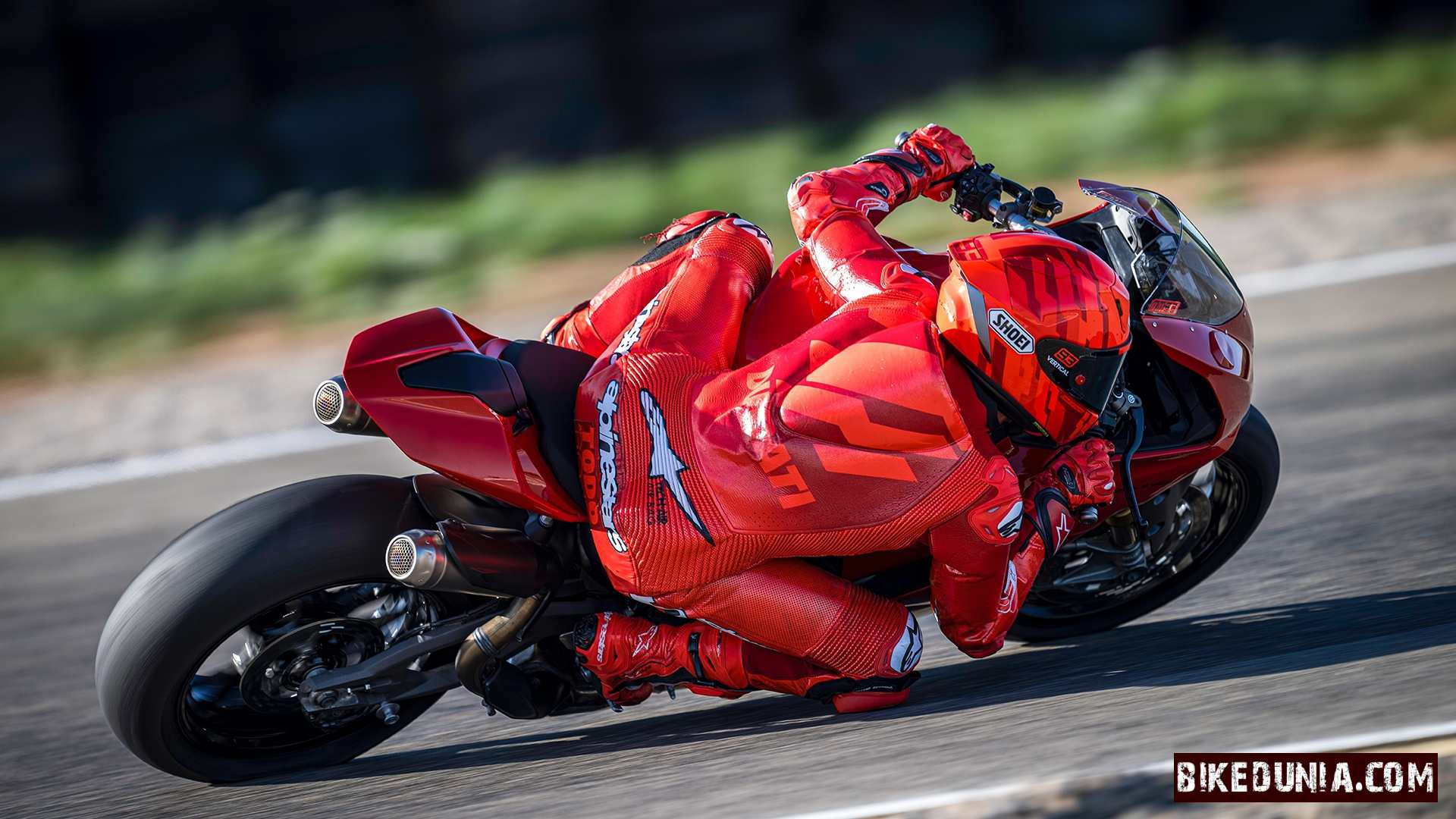 Ducati Panigale V2 S 2025