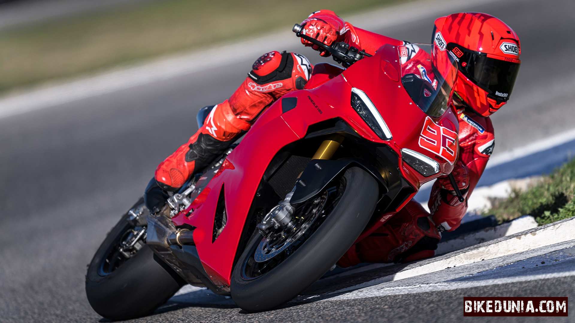 Ducati Panigale V2 S 2025