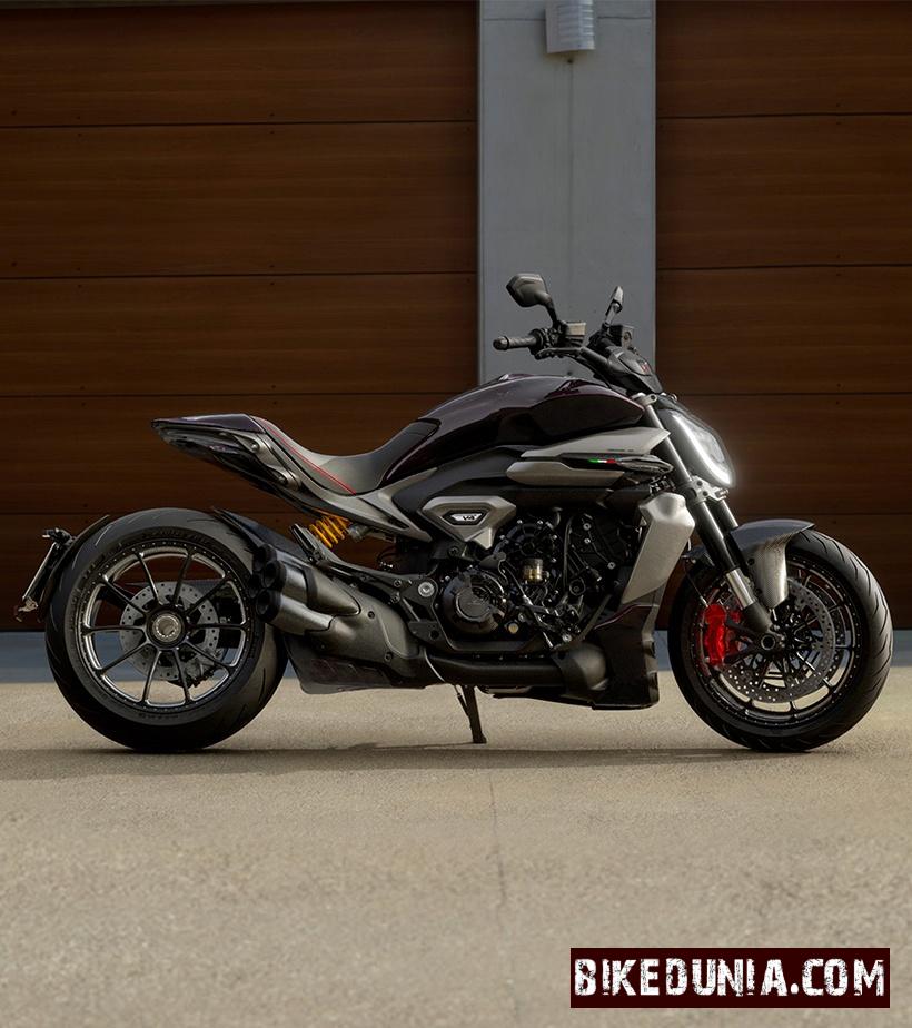 Ducati XDiavel V4 Black Lava