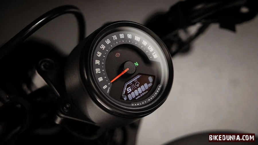 Harley Davidson 2024 Nightster 4 Analog Instrument with Segmented LCD (102 mm) Display