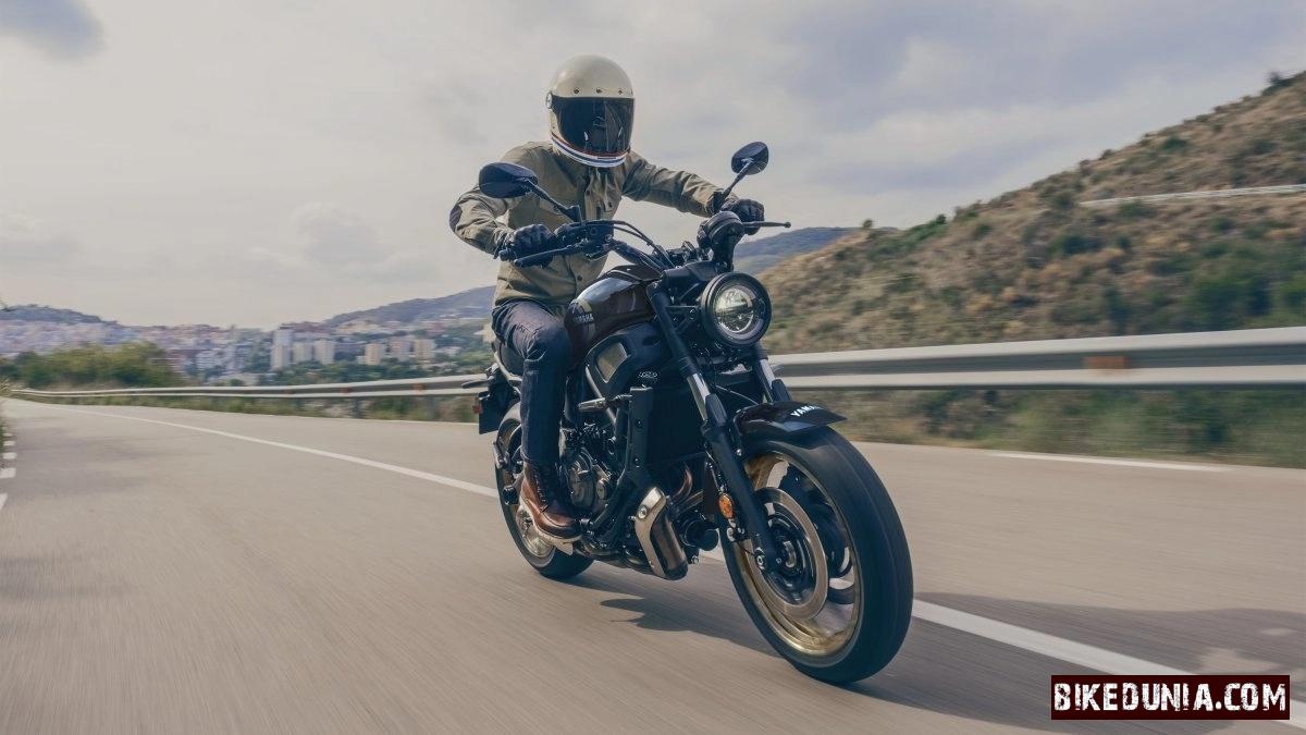Yamaha XSR700 2025