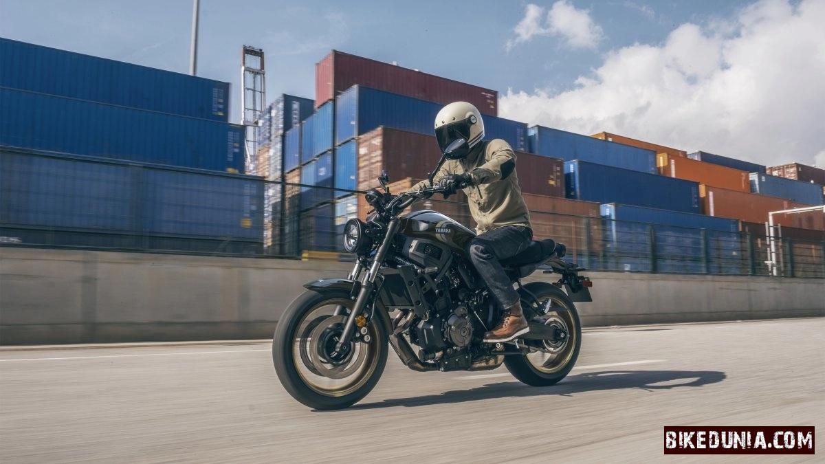 Yamaha XSR700 2025
